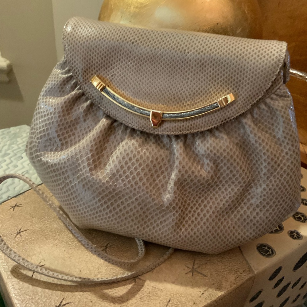 Finesse La Model Elegant Womens Crossbody Bag with Mirror and Comb
